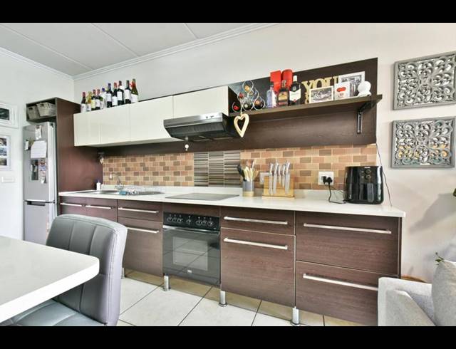 2 BEDROOM APARTMENT FOR SALE IN GLENVISTA